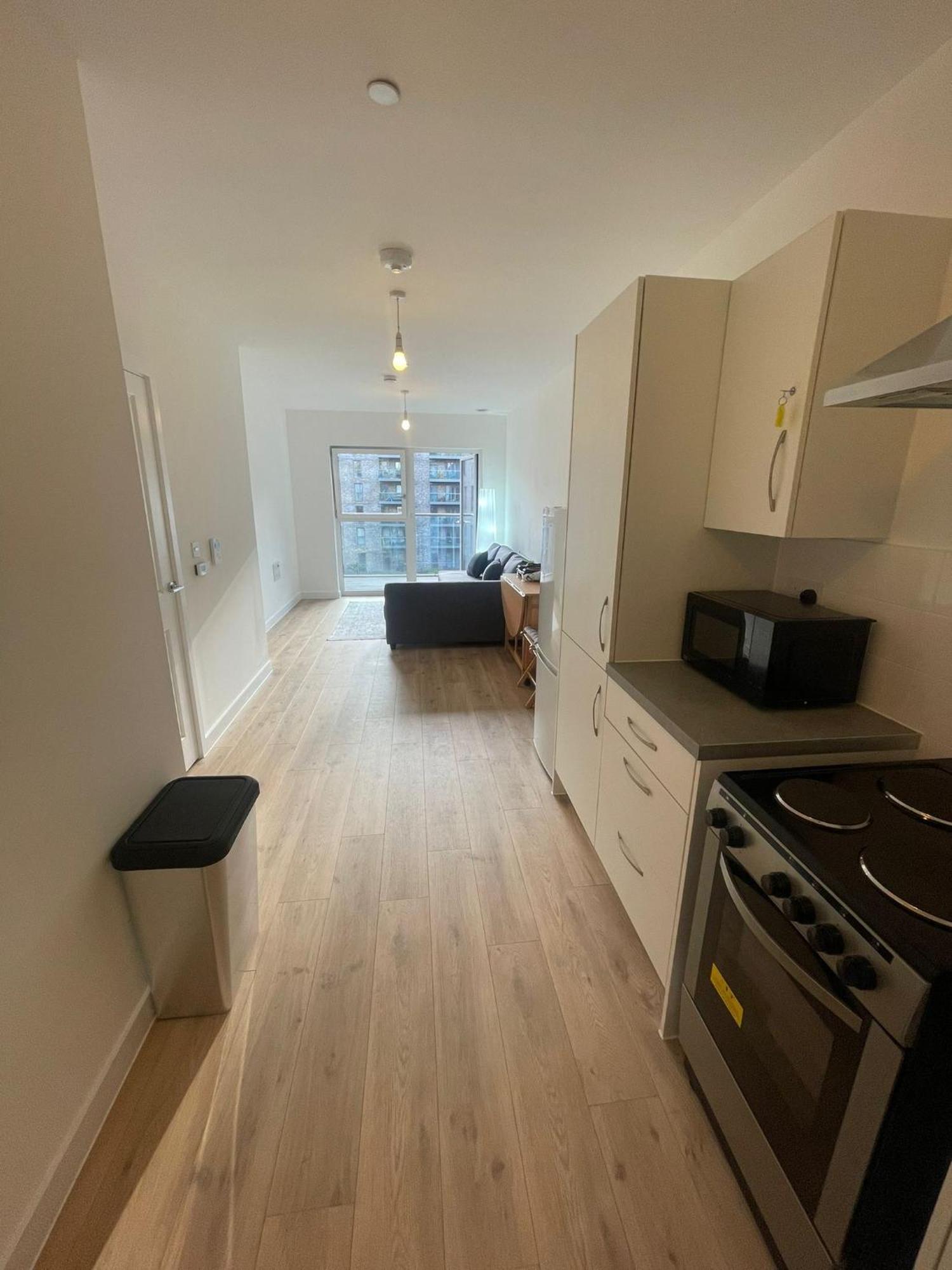 New Modern Spacious 1 Bed Appartamento *
