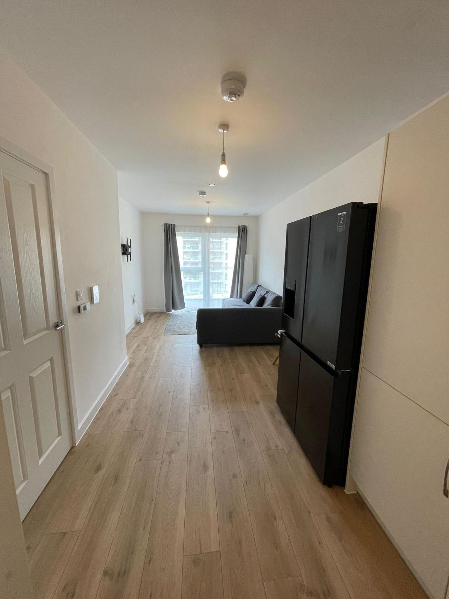 New Modern Spacious 1 Bed *